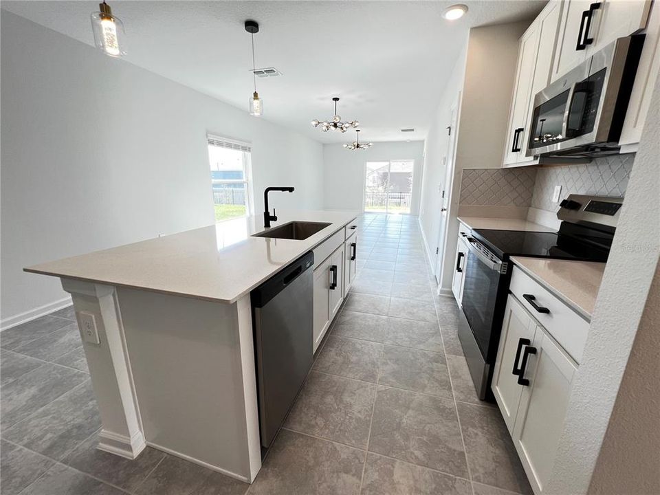 Active With Contract: $2,000 (3 beds, 2 baths, 1444 Square Feet)