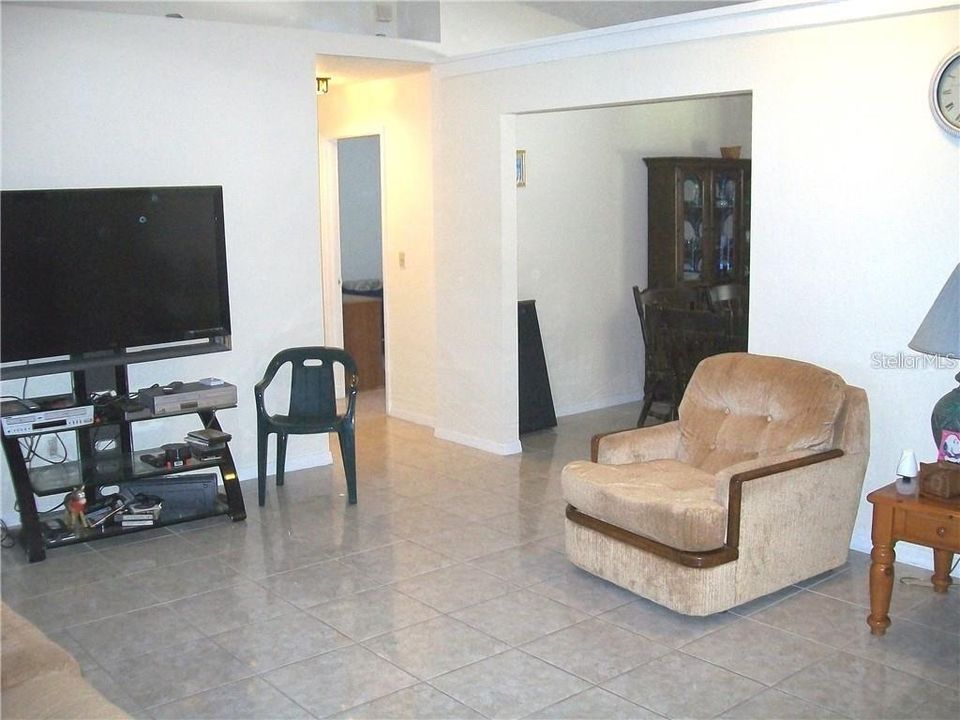 For Sale: $199,500 (3 beds, 2 baths, 1379 Square Feet)