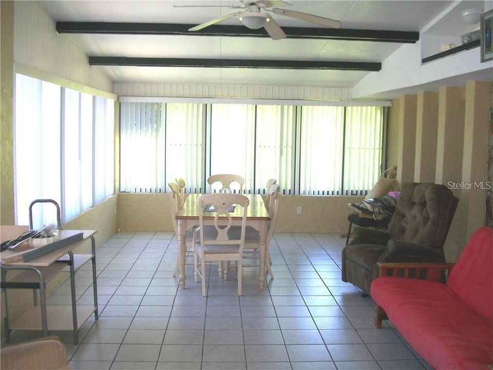 For Sale: $199,500 (3 beds, 2 baths, 1379 Square Feet)