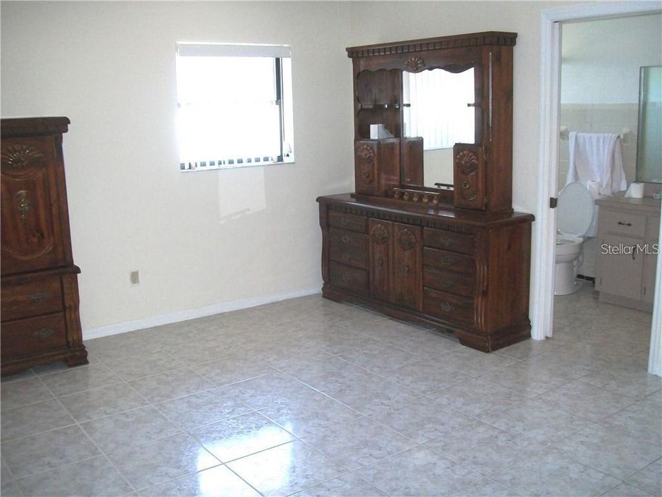 For Sale: $199,500 (3 beds, 2 baths, 1379 Square Feet)