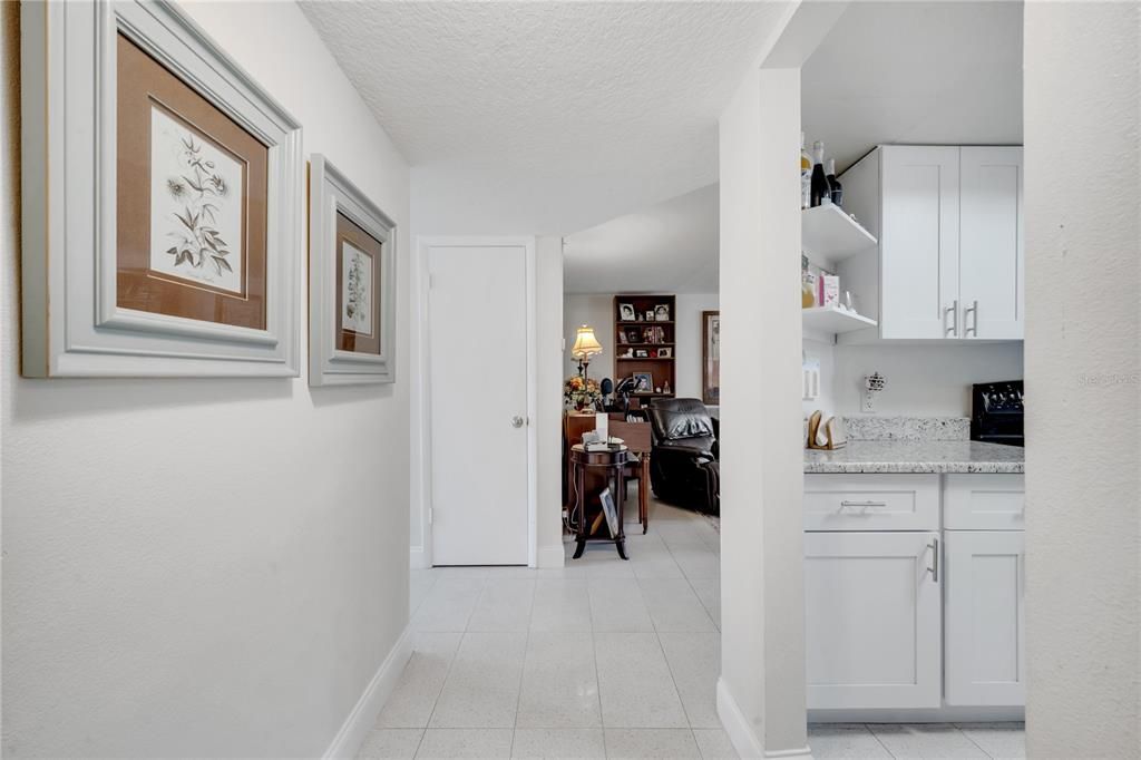 For Sale: $220,000 (2 beds, 1 baths, 1056 Square Feet)