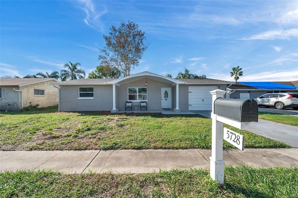 For Sale: $285,000 (3 beds, 2 baths, 1032 Square Feet)