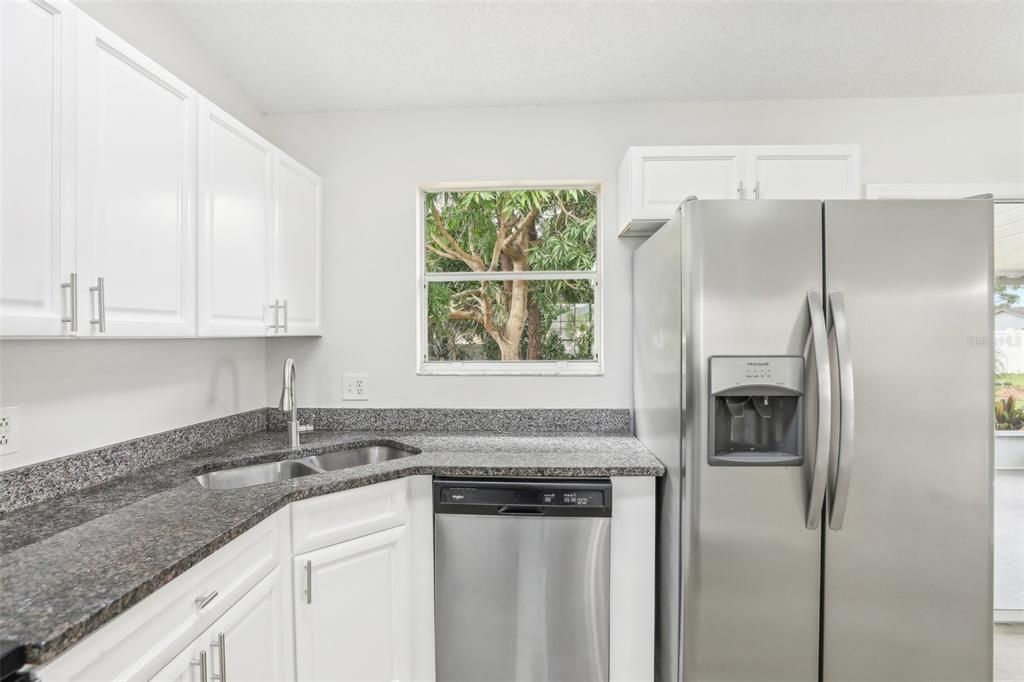 For Sale: $264,900 (2 beds, 2 baths, 1035 Square Feet)