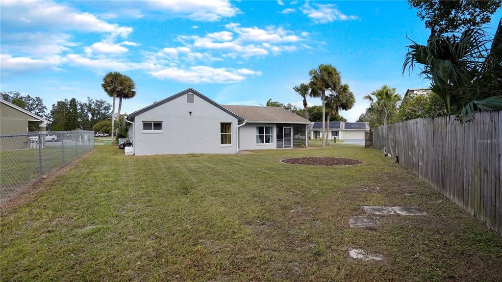 Active With Contract: $390,000 (3 beds, 2 baths, 1636 Square Feet)