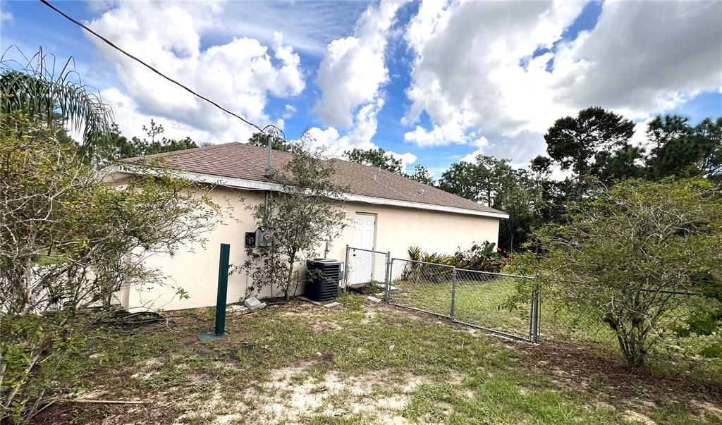 For Sale: $275,000 (3 beds, 2 baths, 1287 Square Feet)