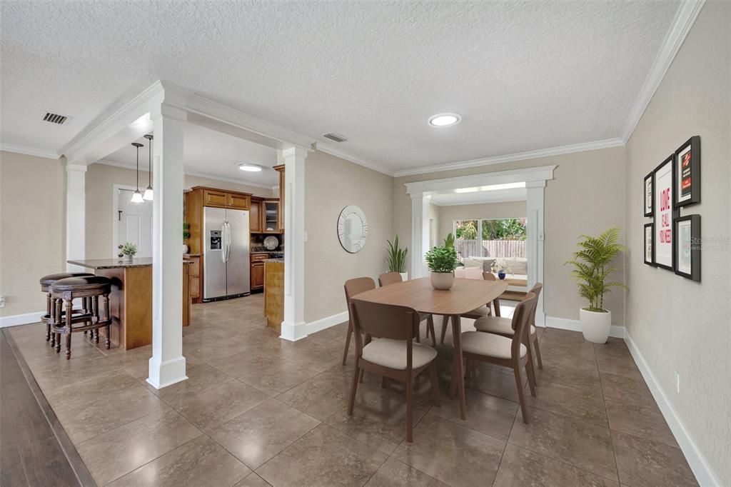 *Virtually staged* Large dining area adjacent to the kitchen