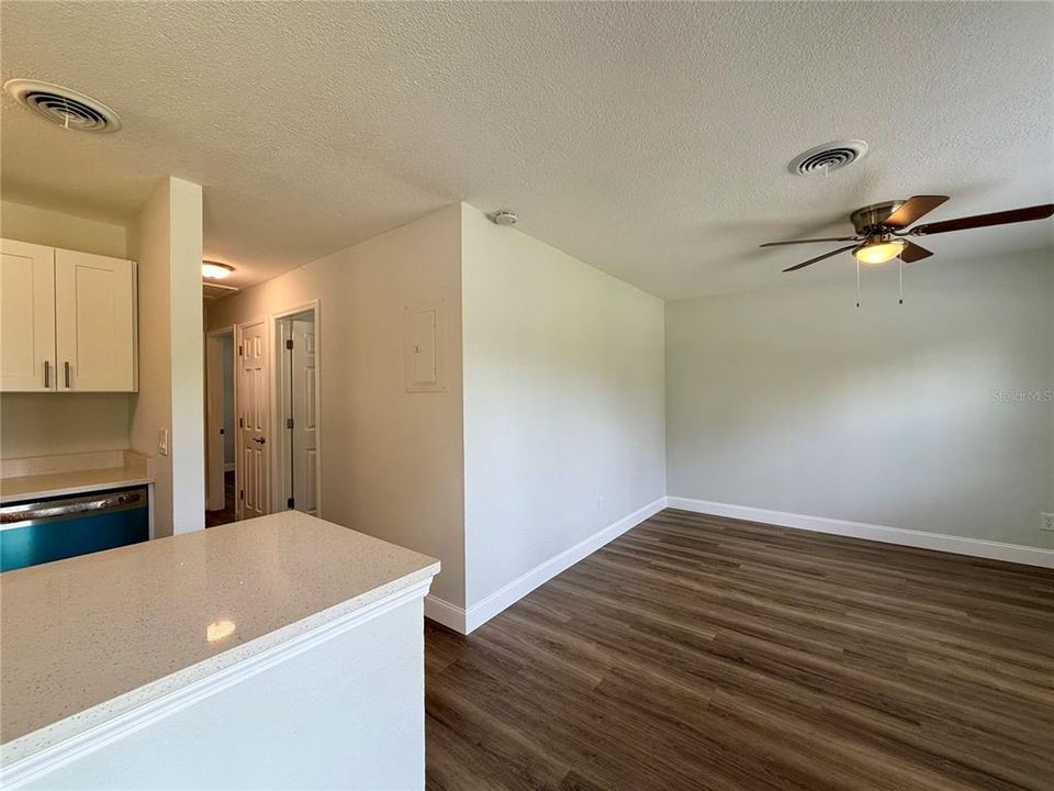 For Sale: $265,000 (3 beds, 1 baths, 952 Square Feet)