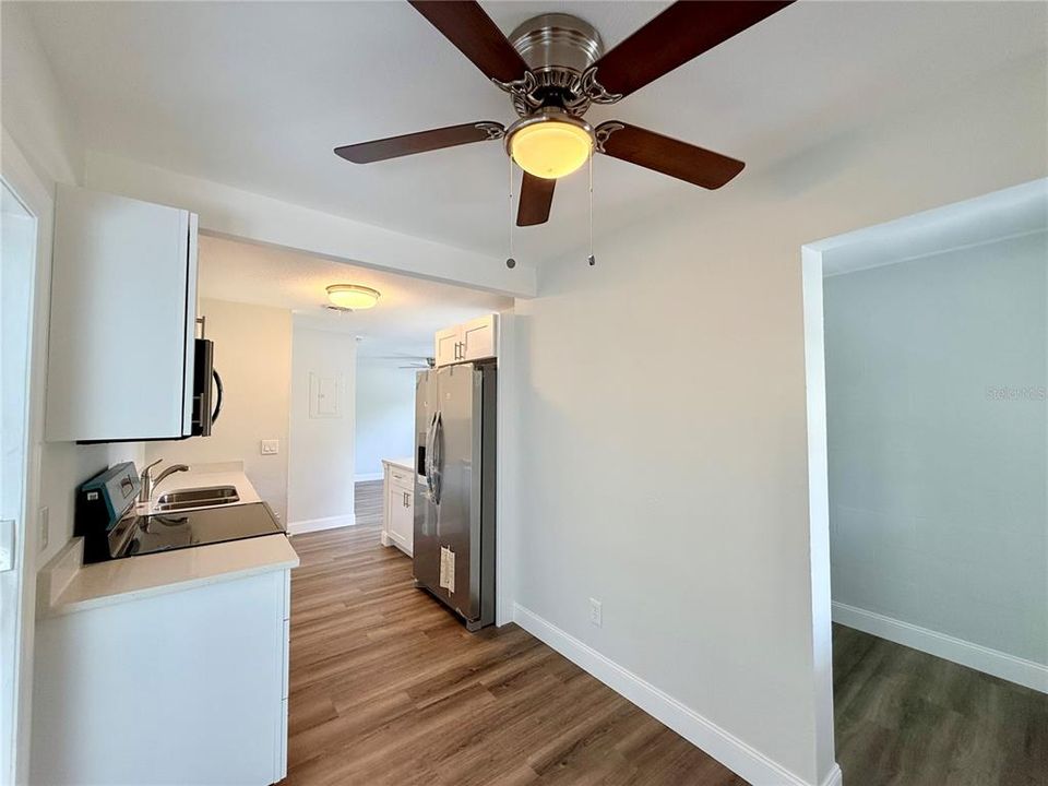 For Sale: $265,000 (3 beds, 1 baths, 952 Square Feet)