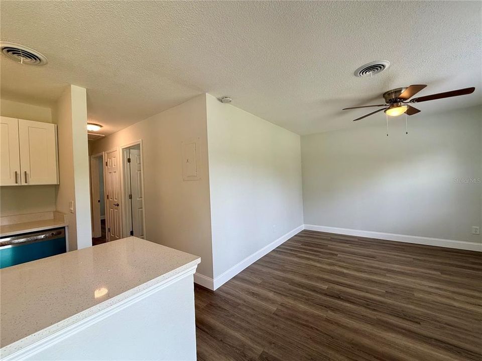 For Sale: $265,000 (3 beds, 1 baths, 952 Square Feet)