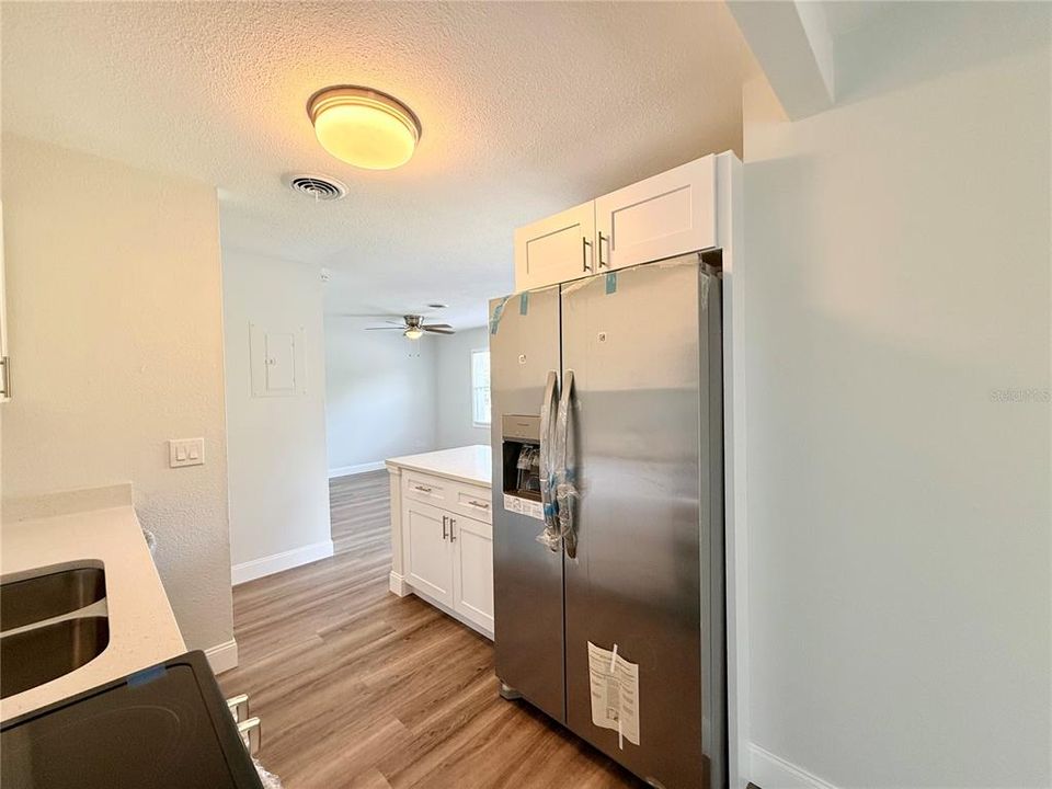 For Sale: $265,000 (3 beds, 1 baths, 952 Square Feet)