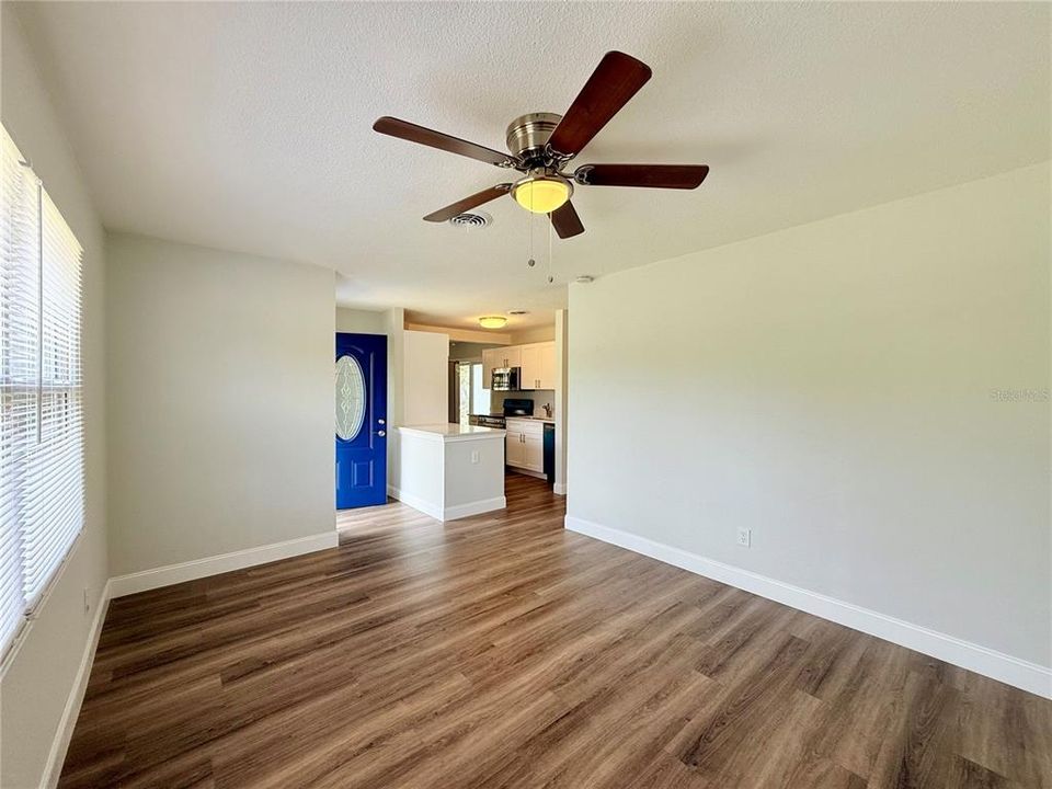 For Sale: $265,000 (3 beds, 1 baths, 952 Square Feet)