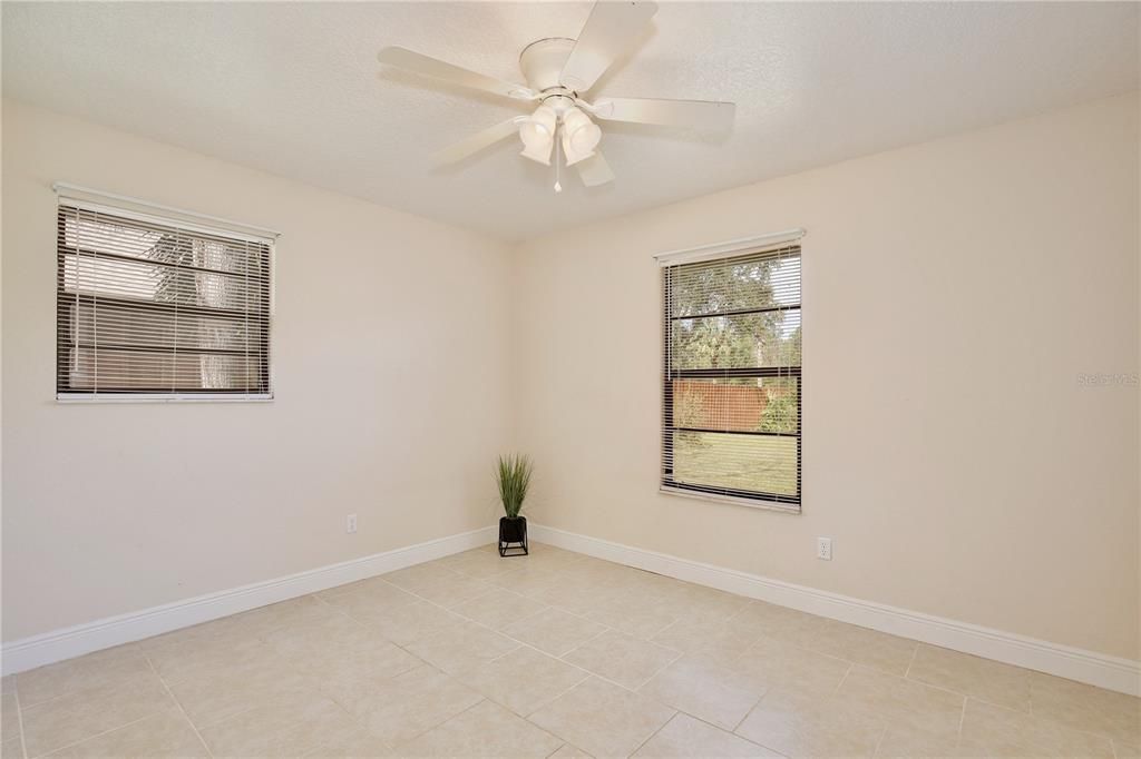 For Sale: $239,000 (2 beds, 1 baths, 926 Square Feet)