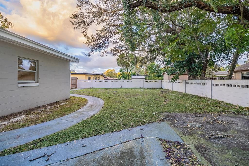 For Sale: $295,000 (3 beds, 2 baths, 1398 Square Feet)