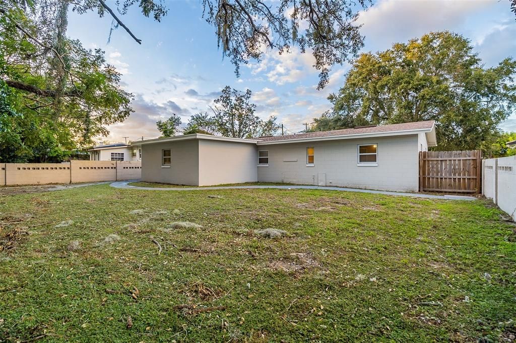 For Sale: $295,000 (3 beds, 2 baths, 1398 Square Feet)