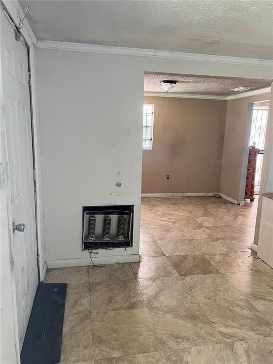 Active With Contract: $89,999 (2 beds, 1 baths, 864 Square Feet)