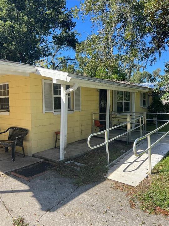 Active With Contract: $89,999 (2 beds, 1 baths, 864 Square Feet)