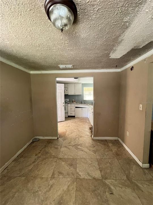 Active With Contract: $89,999 (2 beds, 1 baths, 864 Square Feet)