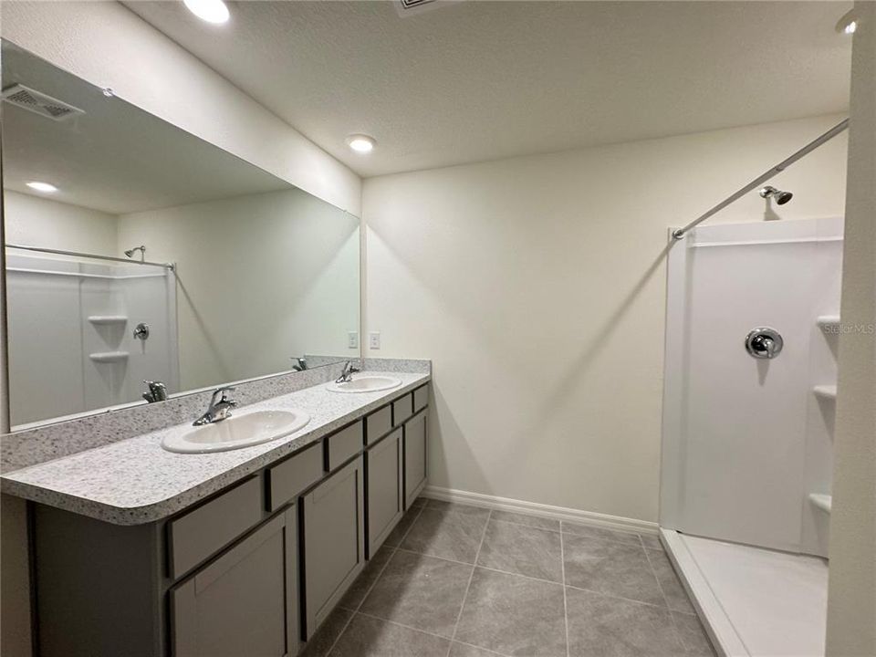 For Rent: $2,200 (3 beds, 2 baths, 1672 Square Feet)