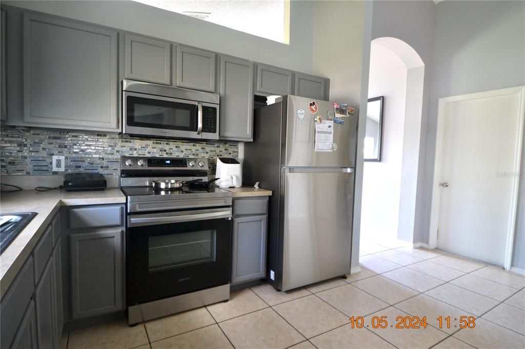 For Sale: $398,900 (4 beds, 2 baths, 1594 Square Feet)