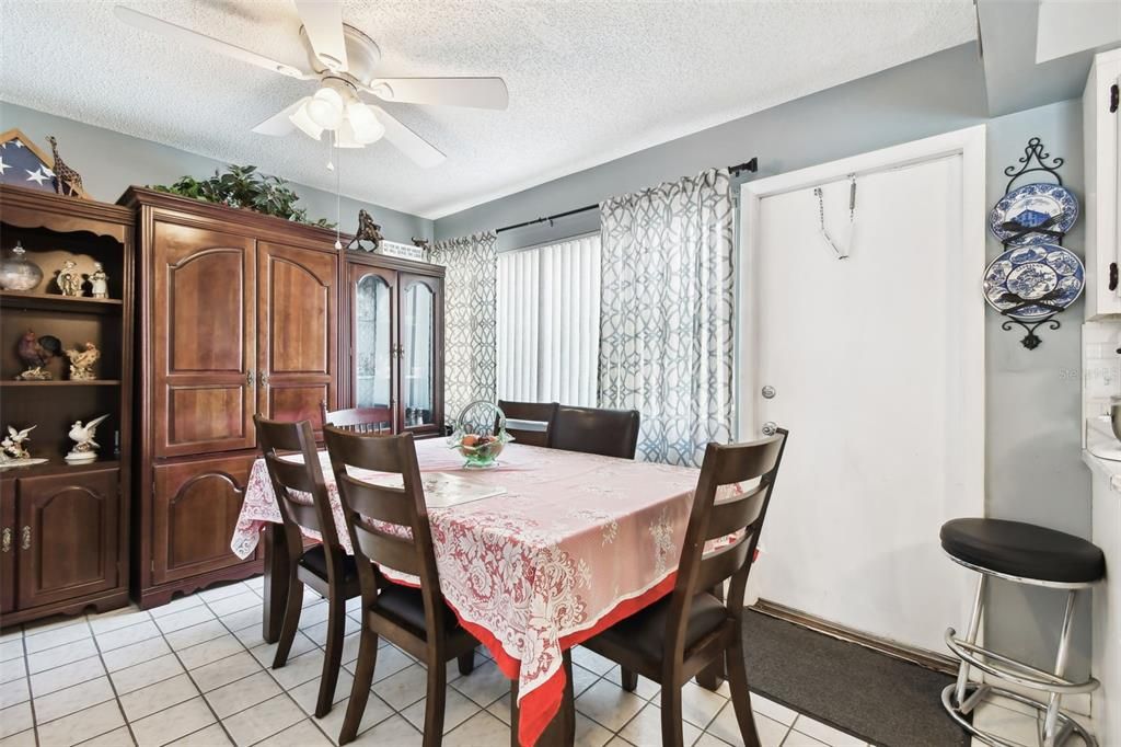 For Sale: $150,000 (2 beds, 2 baths, 1109 Square Feet)