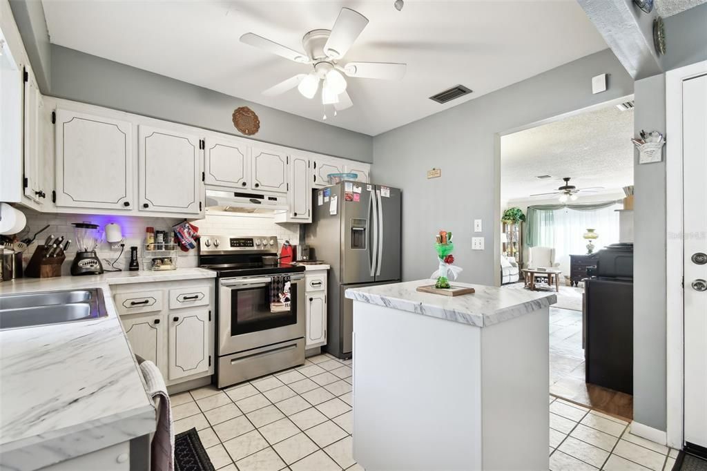 For Sale: $150,000 (2 beds, 2 baths, 1109 Square Feet)