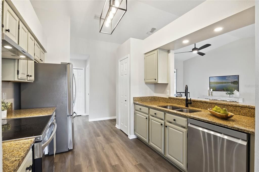 For Sale: $279,900 (3 beds, 2 baths, 1610 Square Feet)