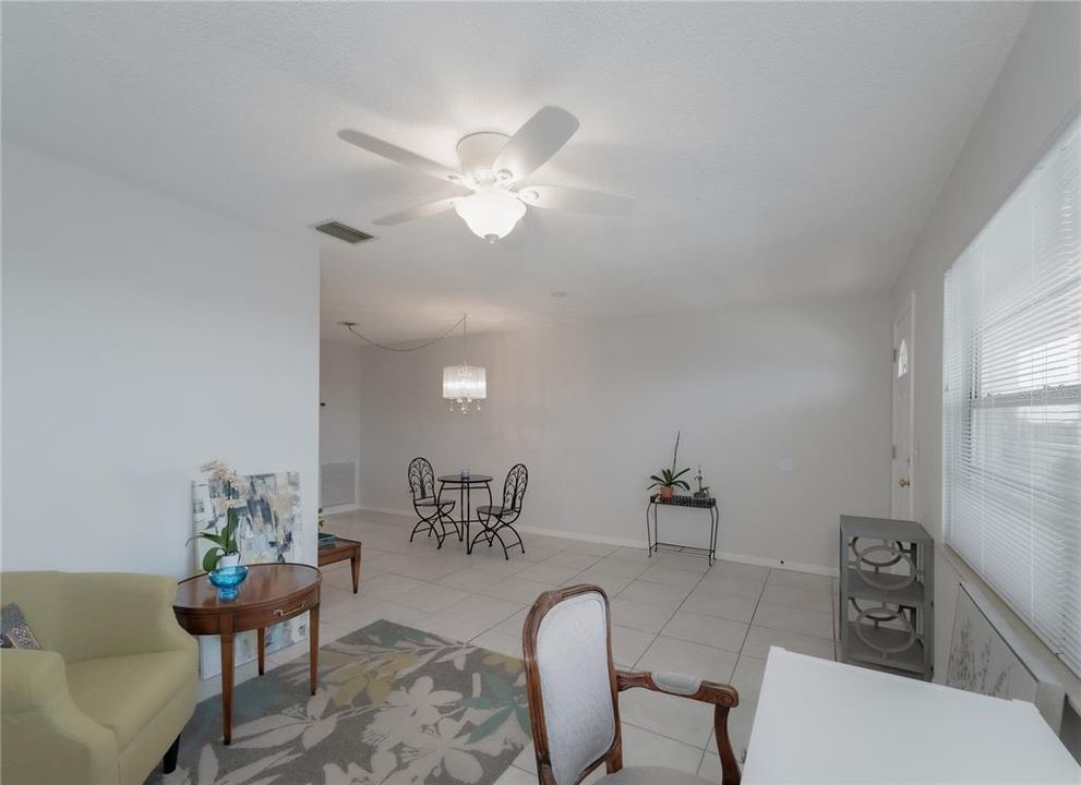 For Sale: $220,000 (1 beds, 1 baths, 815 Square Feet)