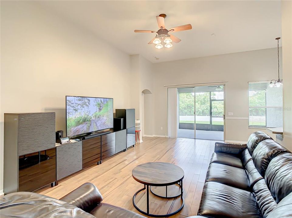 For Sale: $439,000 (3 beds, 2 baths, 2276 Square Feet)