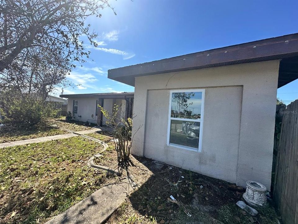 For Sale: $199,900 (3 beds, 2 baths, 1637 Square Feet)