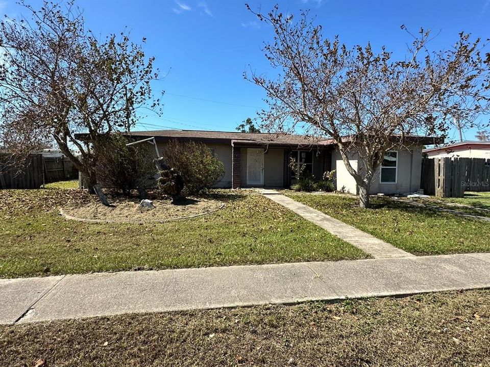 For Sale: $199,900 (3 beds, 2 baths, 1637 Square Feet)