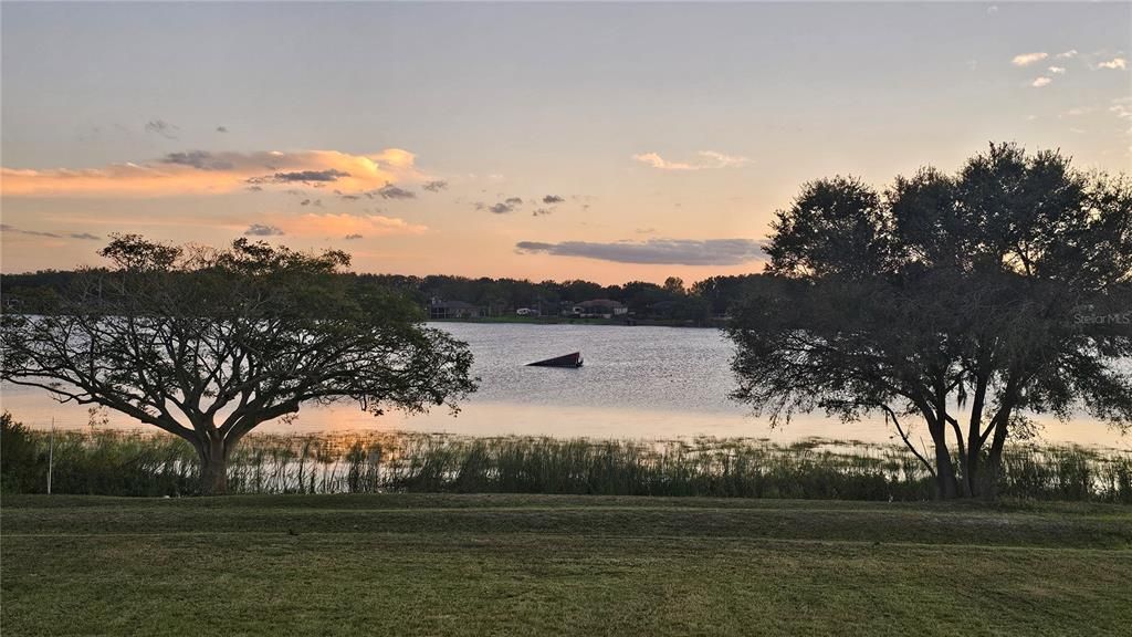 待售: $179,900 (3.37 acres)