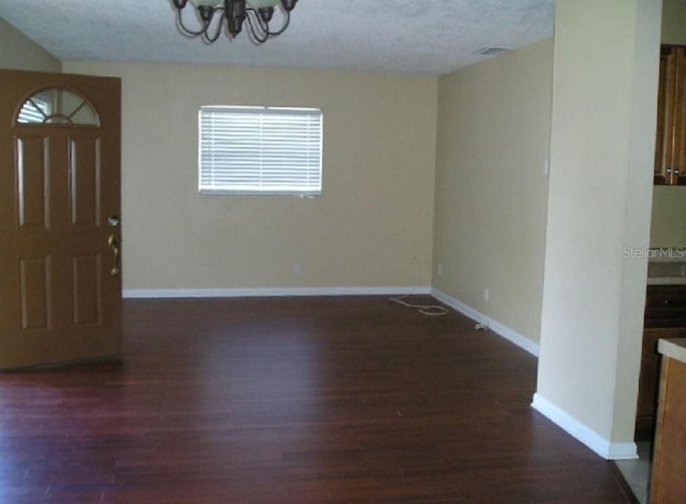 For Sale: $249,900 (3 beds, 1 baths, 1292 Square Feet)