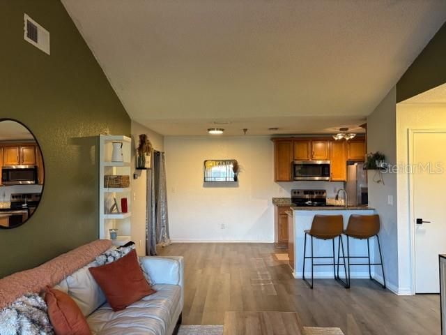 For Sale: $190,000 (1 beds, 1 baths, 742 Square Feet)