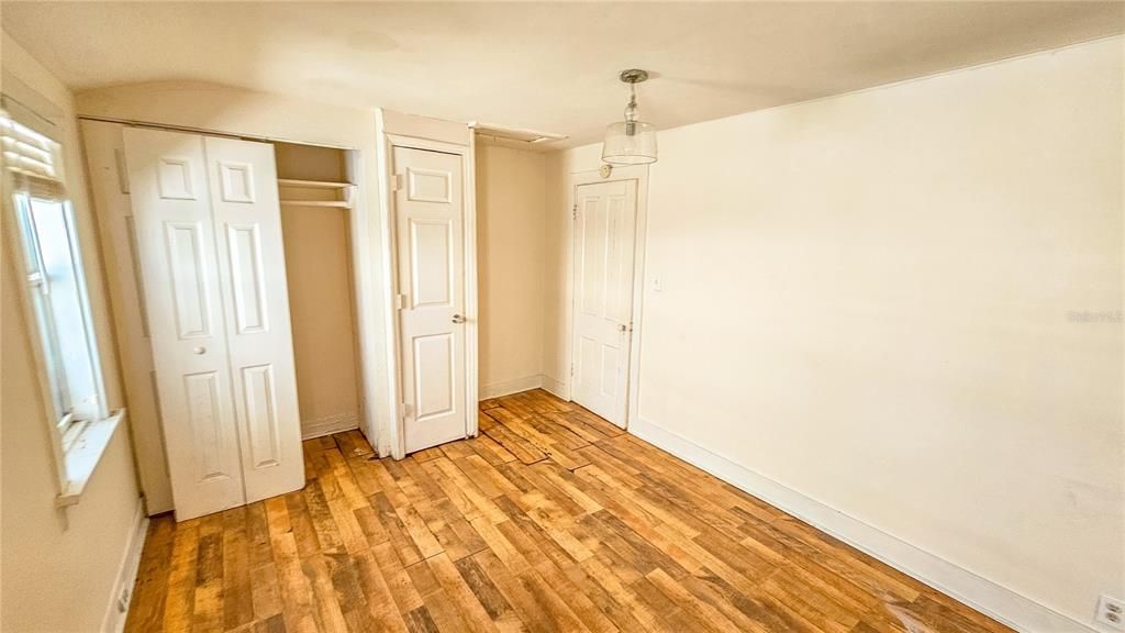 For Sale: $194,500 (2 beds, 1 baths, 828 Square Feet)