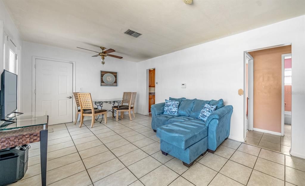 For Sale: $220,000 (3 beds, 1 baths, 1044 Square Feet)