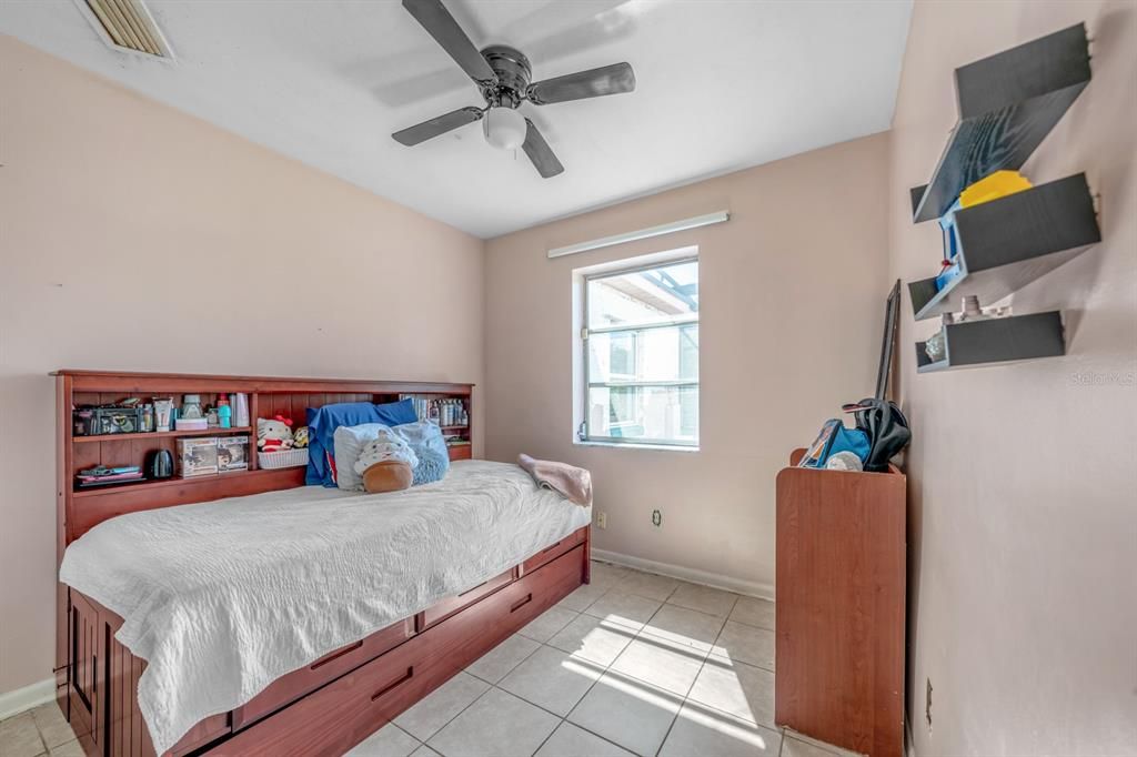 For Sale: $220,000 (3 beds, 1 baths, 1044 Square Feet)