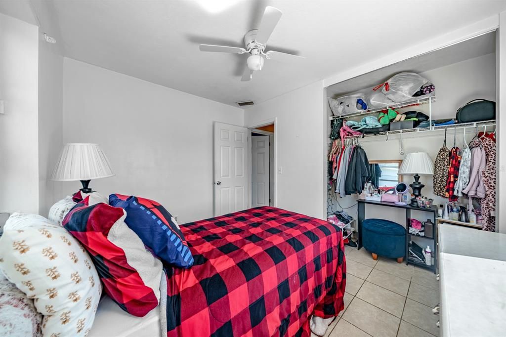 For Sale: $220,000 (3 beds, 1 baths, 1044 Square Feet)