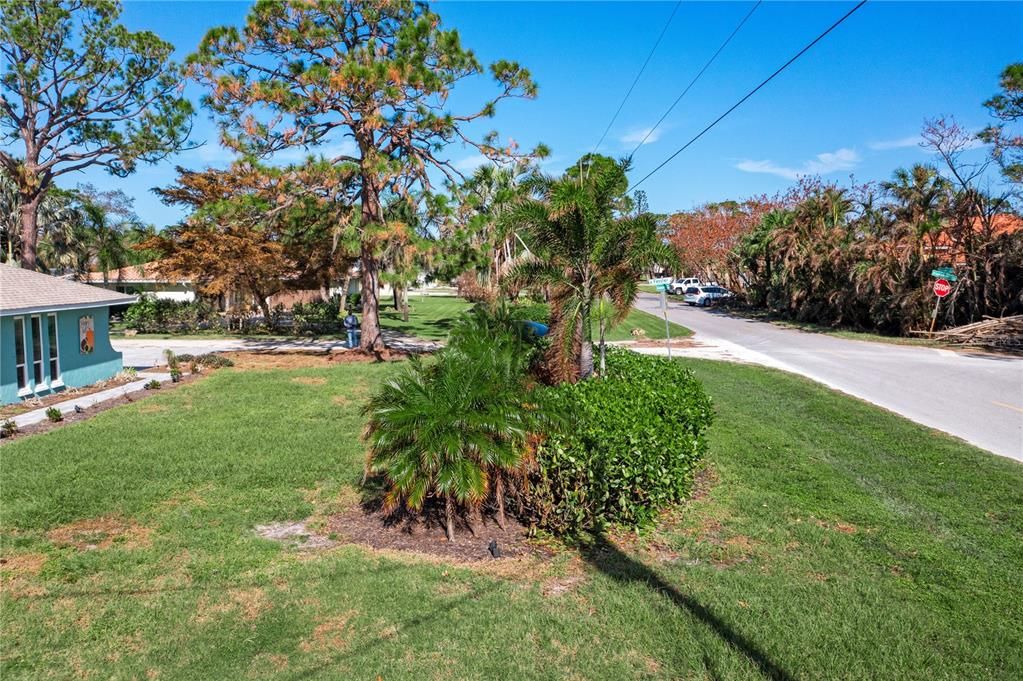 For Sale: $749,900 (3 beds, 2 baths, 1419 Square Feet)