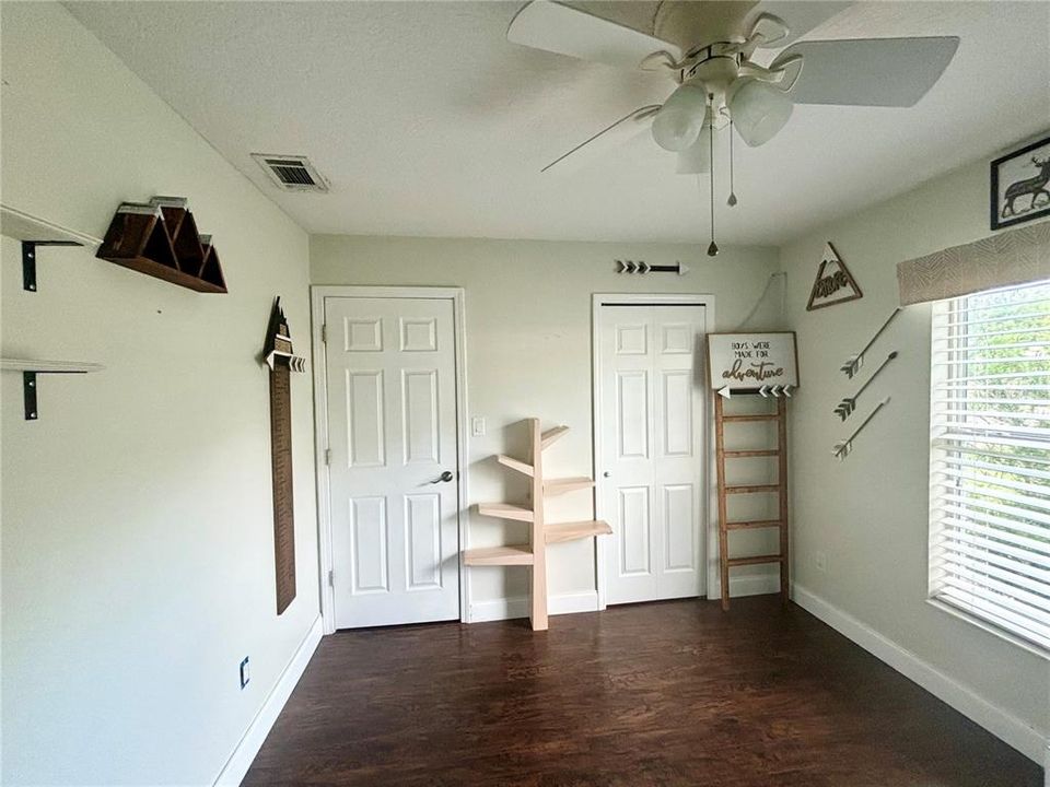 For Sale: $375,000 (3 beds, 1 baths, 1275 Square Feet)