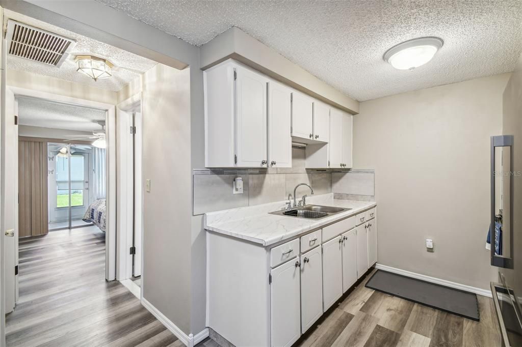 For Sale: $97,500 (1 beds, 1 baths, 624 Square Feet)