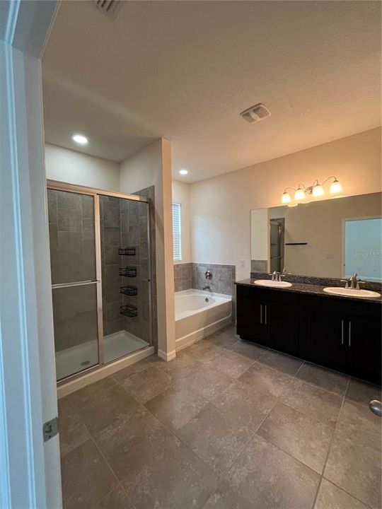 Active With Contract: $3,100 (5 beds, 2 baths, 2847 Square Feet)