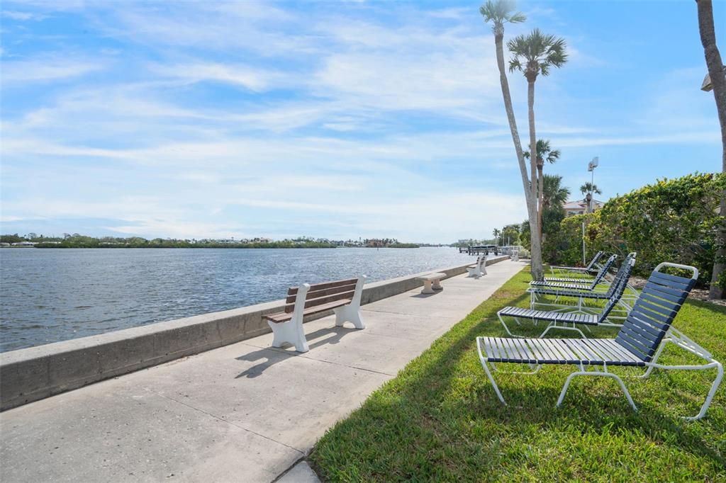 For Sale: $840,000 (2 beds, 2 baths, 1211 Square Feet)