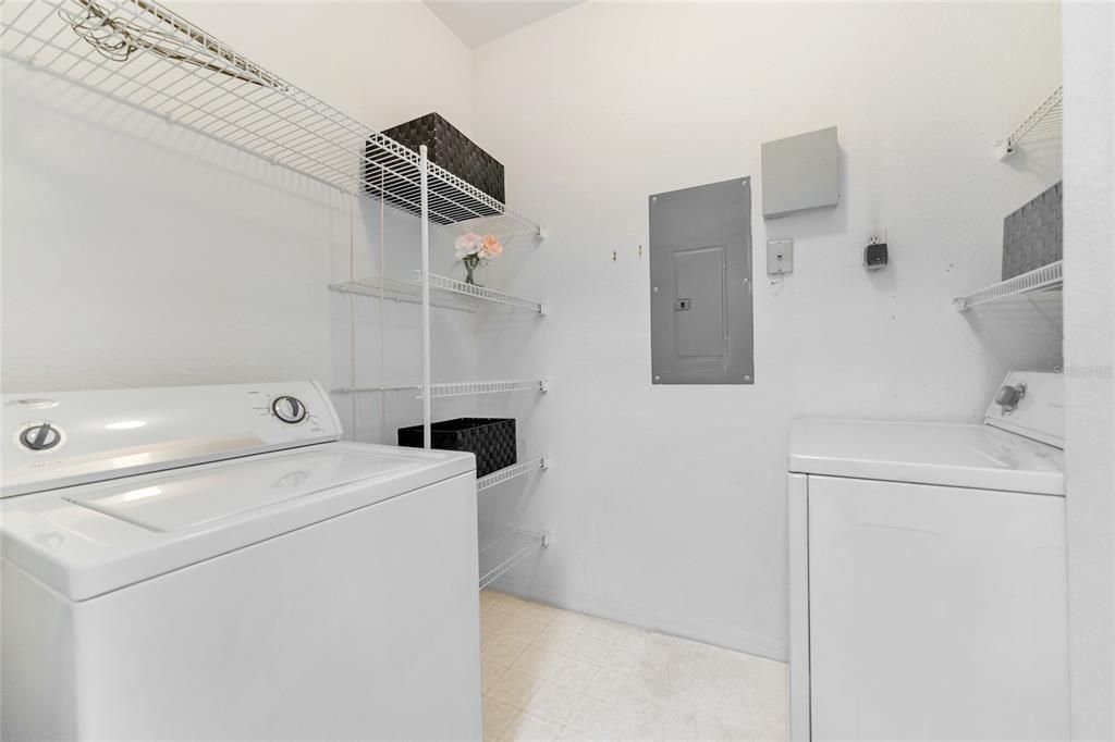 For Sale: $250,000 (2 beds, 2 baths, 1048 Square Feet)