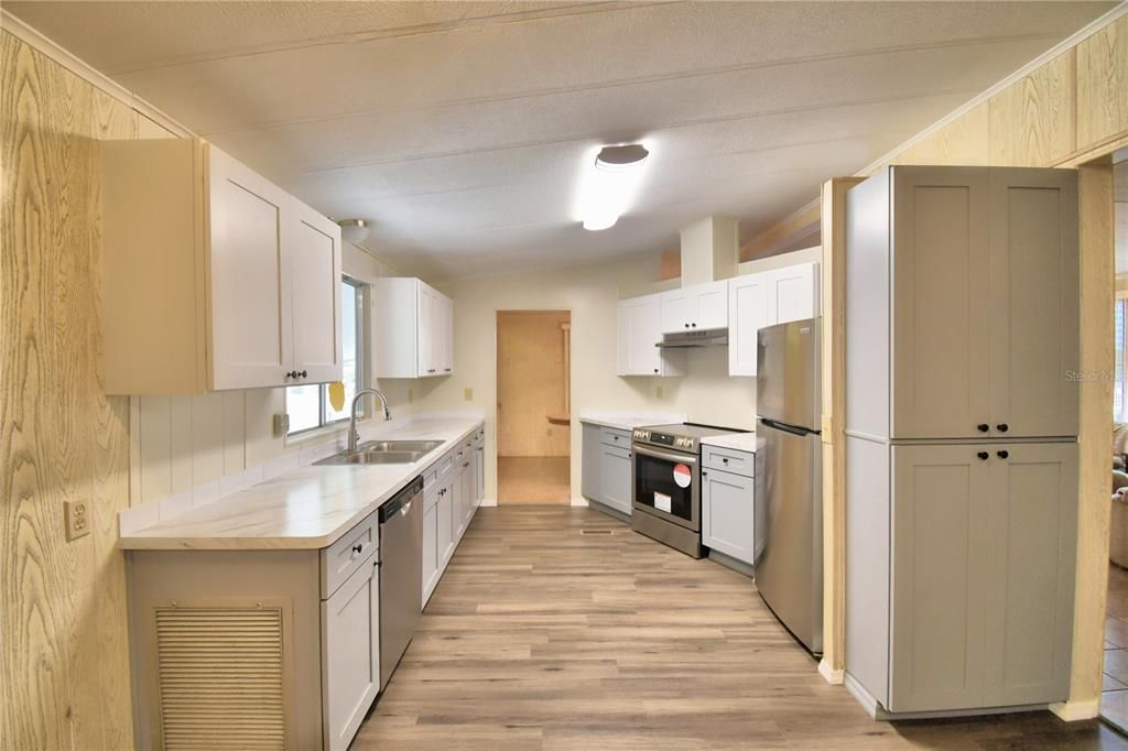 For Sale: $129,900 (2 beds, 2 baths, 1152 Square Feet)