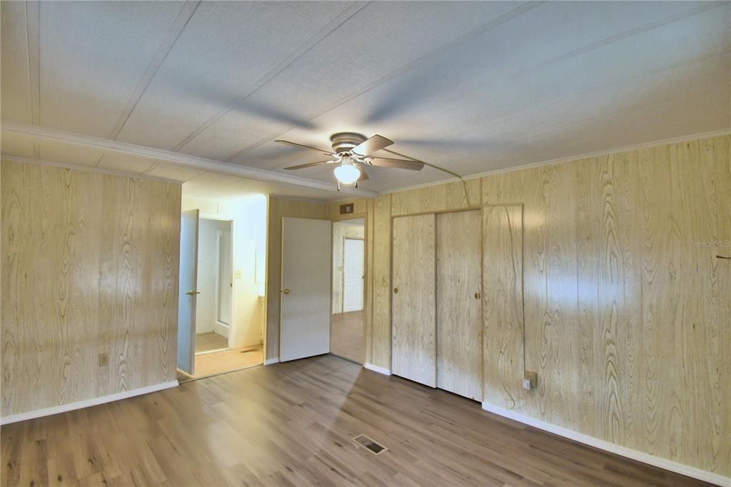 For Sale: $129,900 (2 beds, 2 baths, 1152 Square Feet)