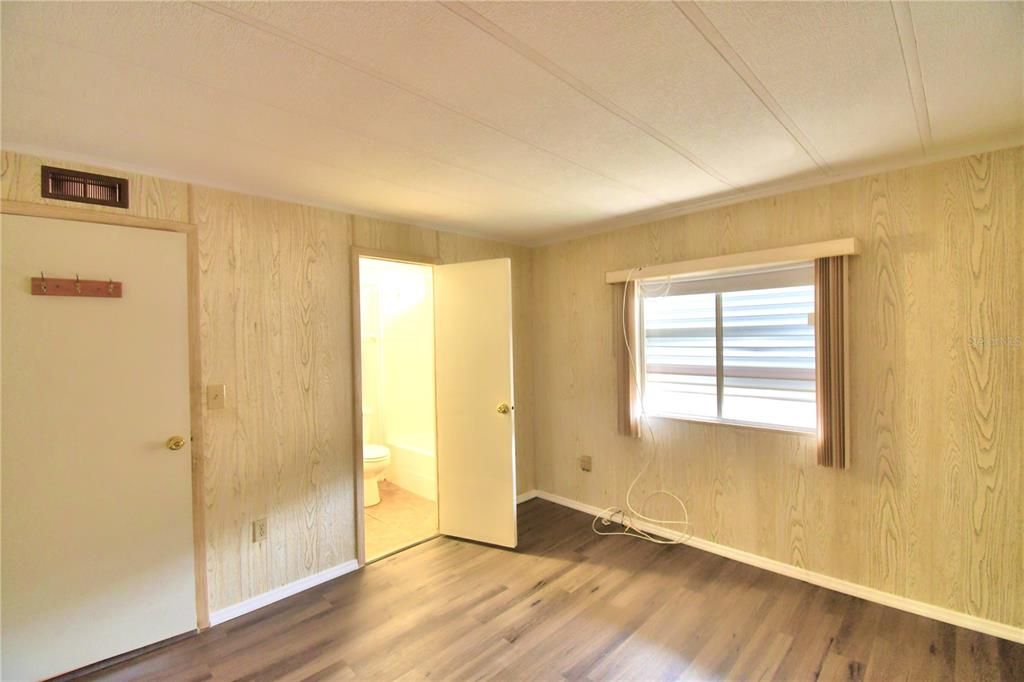 For Sale: $129,900 (2 beds, 2 baths, 1152 Square Feet)