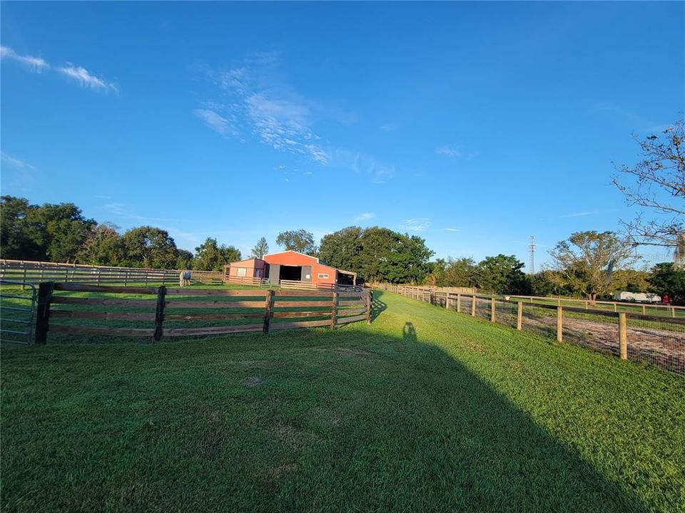 For Sale: $525,000 (2 beds, 3 baths, 904 Square Feet)