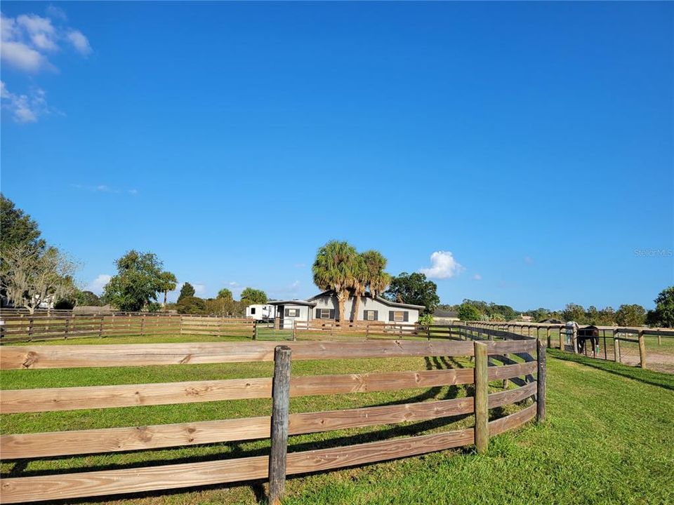 For Sale: $525,000 (2 beds, 3 baths, 904 Square Feet)