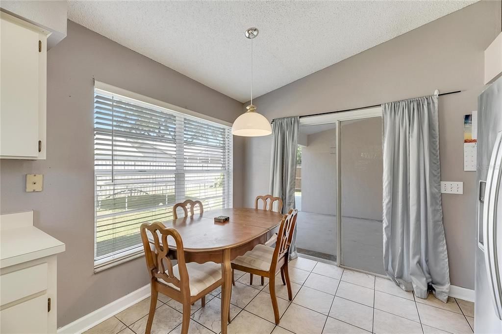 For Sale: $304,900 (3 beds, 2 baths, 1368 Square Feet)