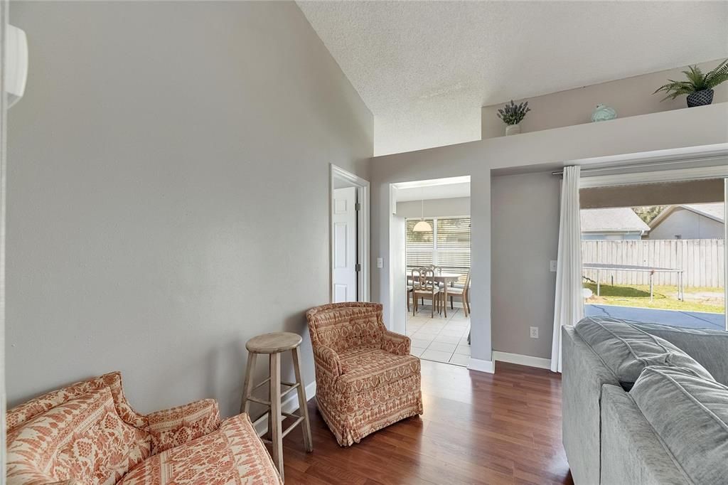 For Sale: $304,900 (3 beds, 2 baths, 1368 Square Feet)